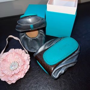 Size 8 Tieks ballet flats in metallic pewter